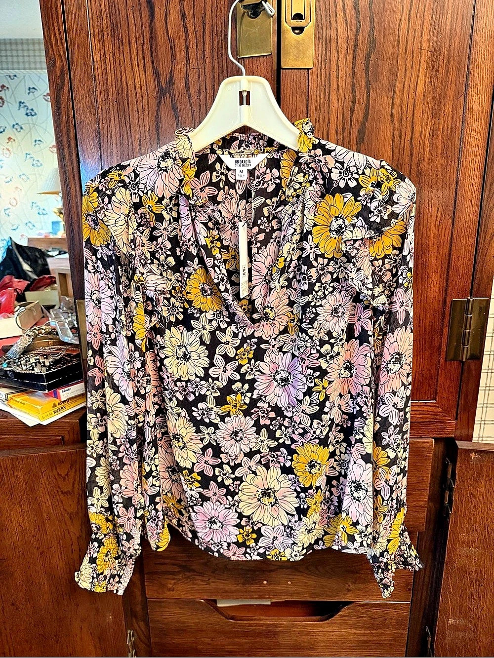 BB Dakota Floral Blouse in Black & Pink Size Medium NWT